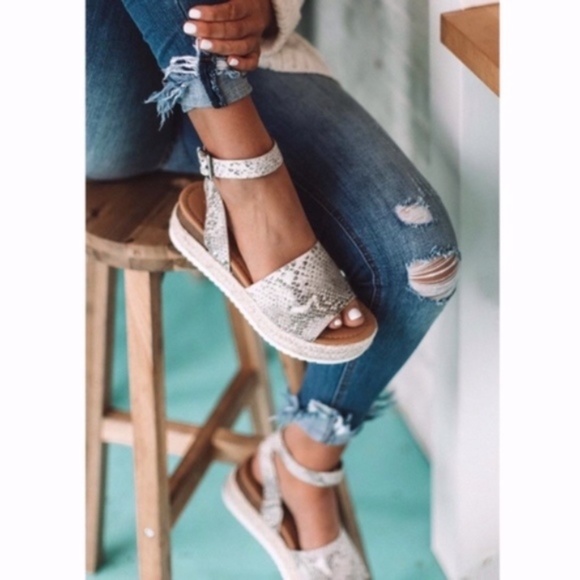 Beige Snakeskin Platform Espadrille Buckle Sandal - Picture 4 of 6